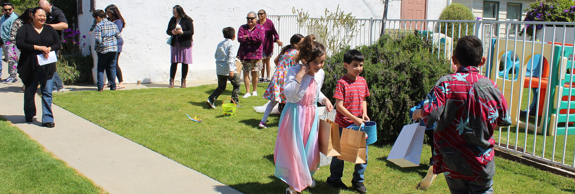 Kids running to get Easter eggs in Ventura